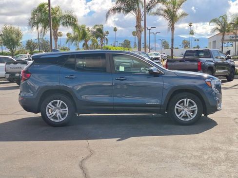 Used 2024 GMC Terrain SLE FWD image 4