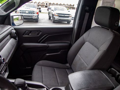 Used 2023 Chevrolet Colorado Trail Boss image 14