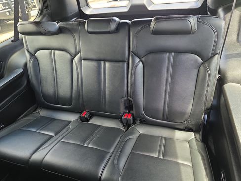 Used 2024 Jeep Wagoneer L Series II w/ Flexible Seating Group AWD/4WD image 15