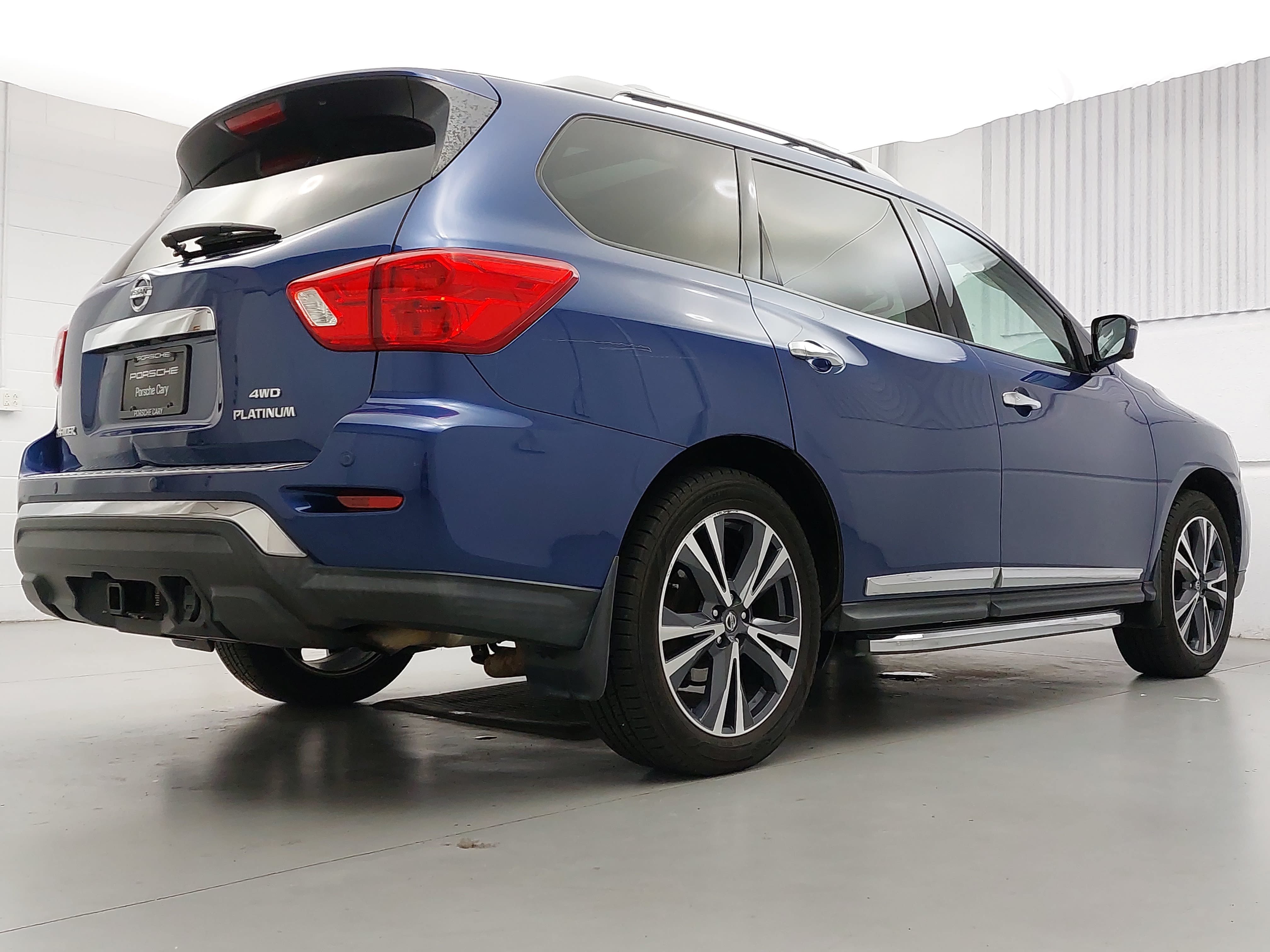 Used 2020 Nissan Pathfinder Platinum AWD/4WD image 7