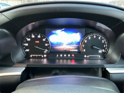 Used 2022 Ford Explorer XLT image 14