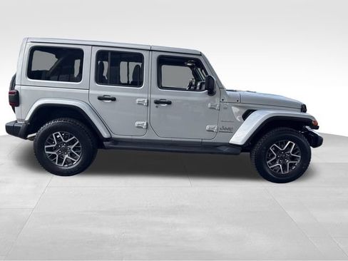 Used 2024 Jeep Wrangler Unlimited Sahara AWD/4WD image 6