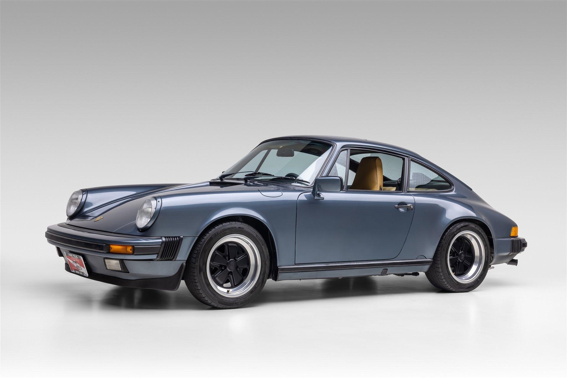 Used 1987 Porsche 911 Carrera RWD image 2