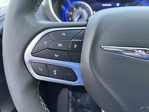Used 2025 Chrysler Pacifica Select FWD image 20