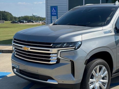 Used 2023 Chevrolet Tahoe High Country image 2