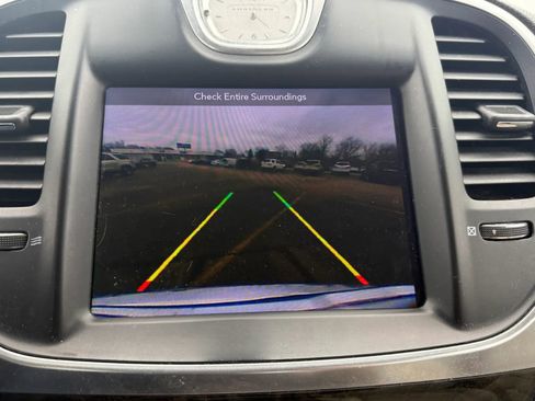 Used 2018 Chrysler 300 Limited image 21