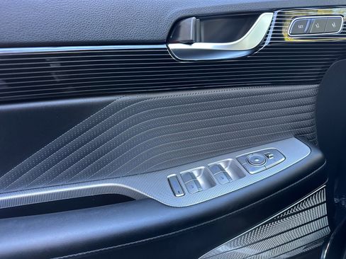 Used 2024 Hyundai Palisade Calligraphy image 11