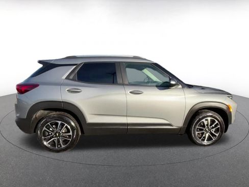 Used 2025 Chevrolet TrailBlazer LT w/ Driver Confidence Package image 16