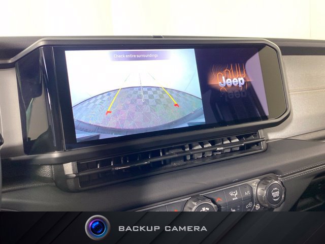 Used 2026 Jeep Wrangler Unlimited Sahara AWD/4WD image 5