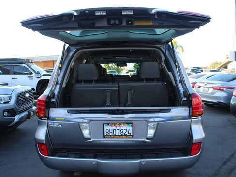 Used 2008 Lexus LX 570 4WD w/ Technology Pkg image 32