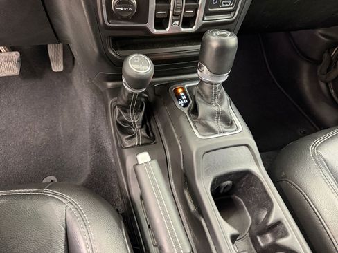 Used 2018 Jeep Wrangler Unlimited Sahara w/ Cold Weather Group AWD/4WD image 16