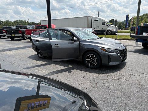 Used 2025 Nissan Sentra SV FWD image 6