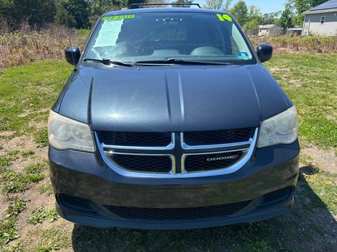 Used 2014 Dodge Grand Caravan SXT FWD image 2