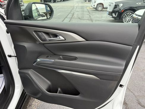 Used 2024 Chevrolet Traverse LT image 12