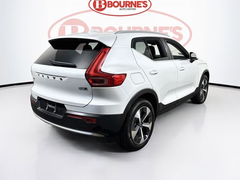 Used 2024 Volvo XC40 B5 Core w/ Climate Package AWD/4WD image 11