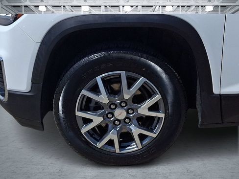 Certified 2023 GMC Acadia SLT w/ Technology Package AWD/4WD image 10