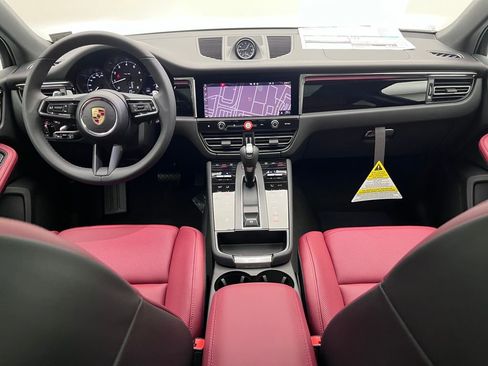 Used 2025 Porsche Macan image 26