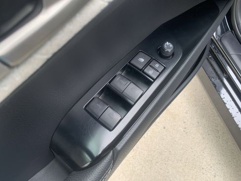 Used 2025 Toyota Camry XLE image 11