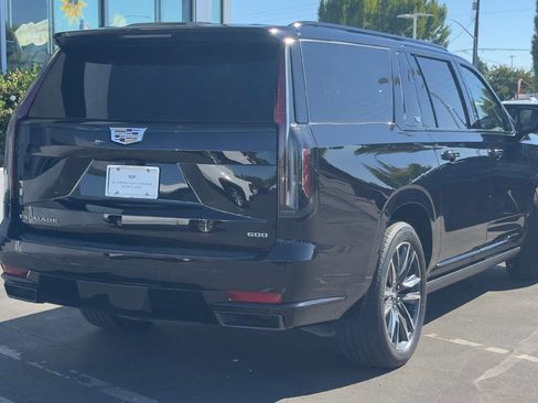 Certified 2024 Cadillac Escalade ESV Sport w/ Touring Package AWD/4WD image 8