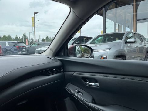 Used 2025 Nissan Sentra SV FWD image 35