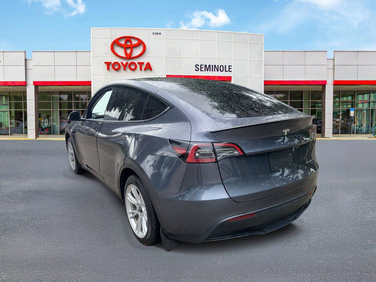 Used 2023 Tesla Model Y Long Range AWD/4WD image 4