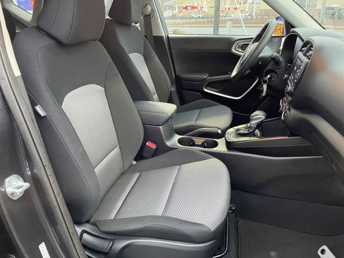 Used 2025 Kia Soul LX w/ LX Technology Package image 34