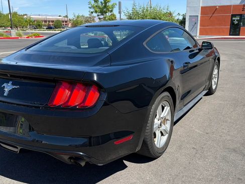 Used 2016 Ford Mustang Coupe RWD image 5