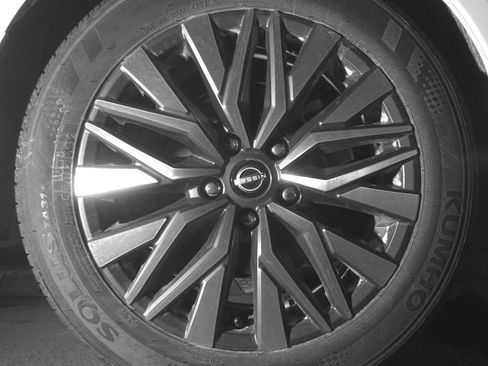 Used 2025 Nissan Altima 2.5 SV FWD image 15