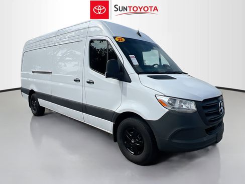 Used 2025 Mercedes-Benz Sprinter 2500 image 1