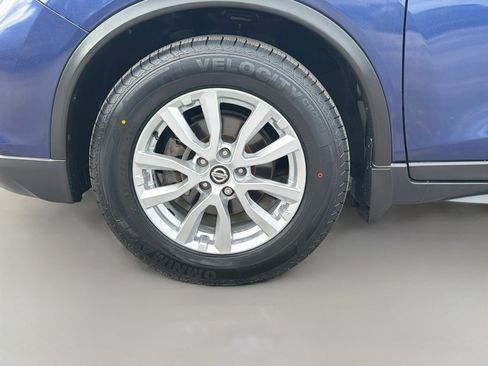 Used 2018 Nissan Rogue SV FWD image 40
