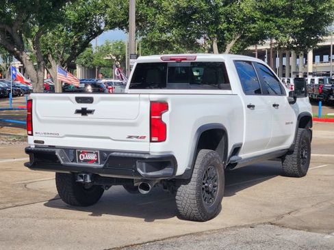 Used 2025 Chevrolet Silverado 2500 ZR2 w/ Technology Package AWD/4WD image 7