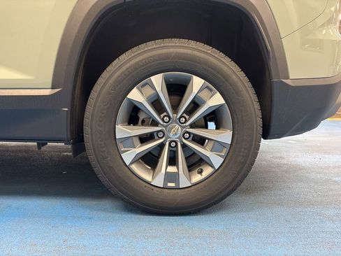 New 2026 Chevrolet Equinox LT w/ Convenience Package II FWD image 17
