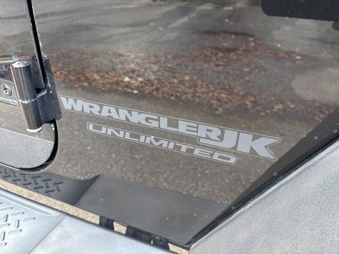 Used 2018 Jeep Wrangler Unlimited Sport image 3