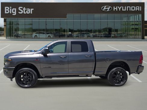Used 2025 RAM 2500 Laramie AWD/4WD image 2
