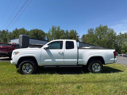 Used 2022 Toyota Tacoma SR w/ SR Convenience Package AWD/4WD image 2