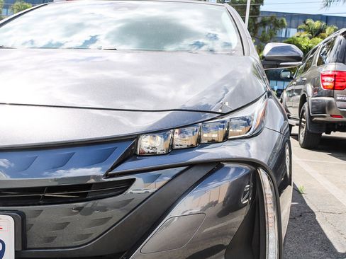 Used 2022 Toyota Prius Prime XLE FWD image 5