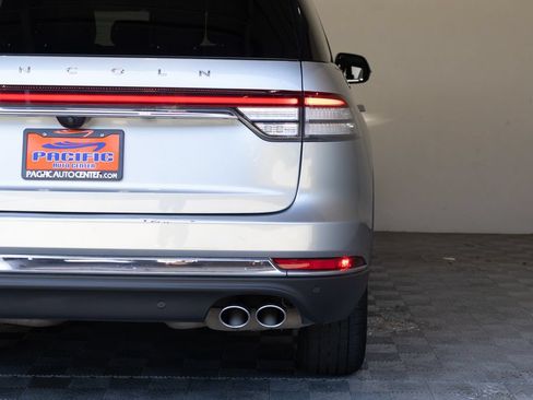 Used 2023 Lincoln Aviator AWD image 13