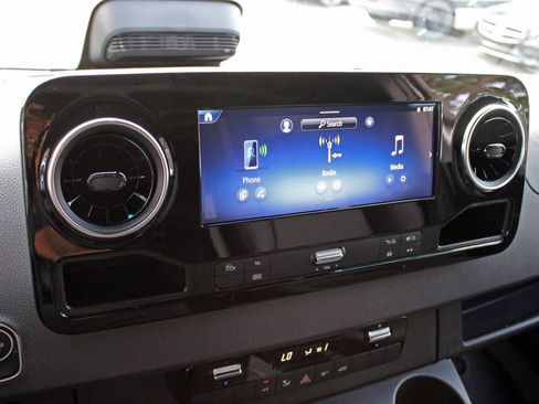 Used 2025 Mercedes-Benz Sprinter 2500 image 16