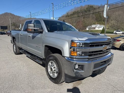 Used 2019 Chevrolet Silverado 2500 LT w/ Z71 Package, Off-Road AWD/4WD image 3