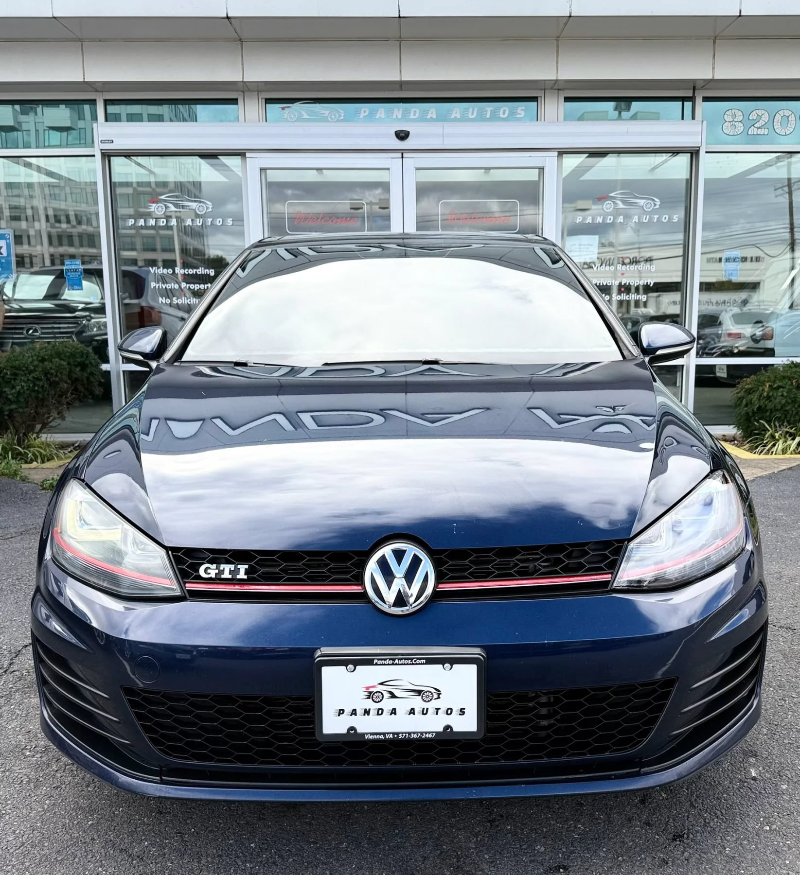 Used 2015 Volkswagen GTI SE FWD image 2