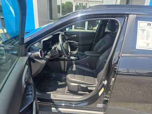 Used 2025 Chevrolet Trax RS w/ Sunroof Package FWD image 9