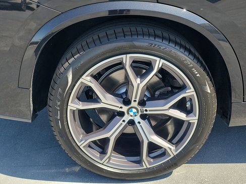 Used 2023 BMW X5 xDrive40i w/ M Sport Package AWD/4WD image 6