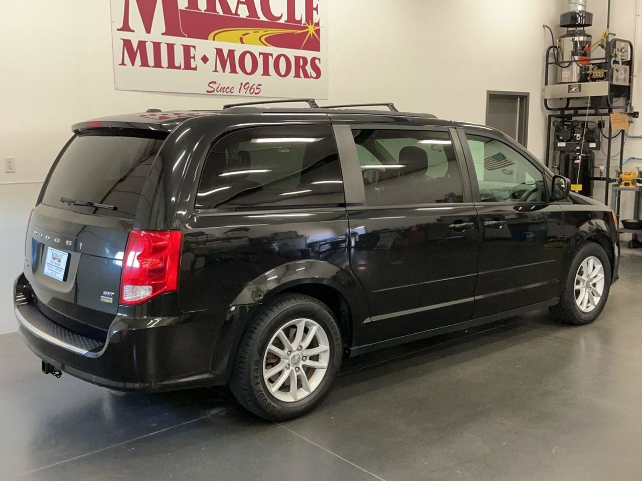 Used 2014 Dodge Grand Caravan SXT w/ Rear Park Assist Package FWD image 7