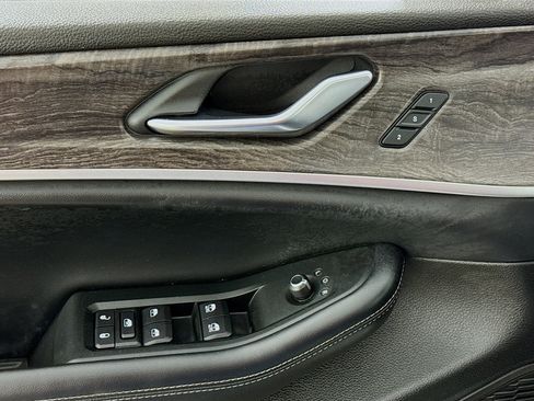 Used 2024 Jeep Grand Cherokee L Limited w/ Luxury Tech Group II image 21