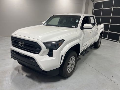 Used 2024 Toyota Tacoma SR5 image 3