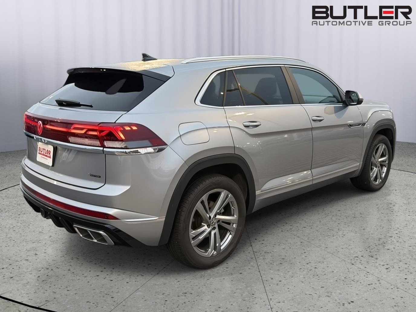 Used 2024 Volkswagen Atlas Cross Sport SEL R-Line AWD/4WD image 6