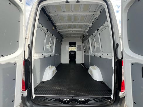 Used 2019 Mercedes-Benz Sprinter 1500 image 22