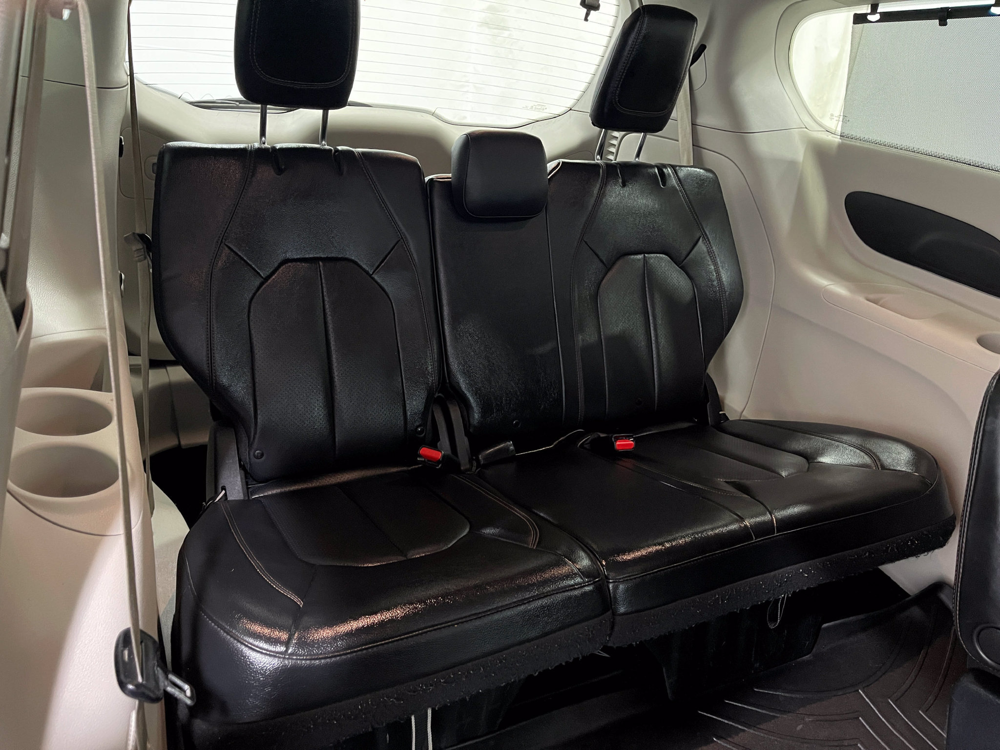 Used 2019 Chrysler Pacifica Touring-L FWD image 30
