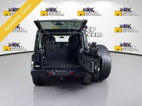 Used 2018 Jeep Wrangler Unlimited Sahara w/ Uconnect 4C Nav & Sound Group AWD/4WD image 26