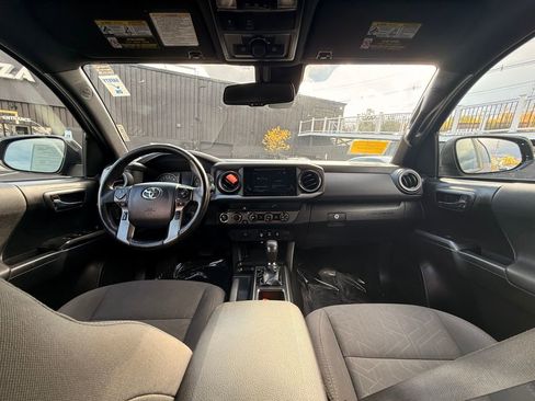 Used 2019 Toyota Tacoma TRD Off-Road image 16